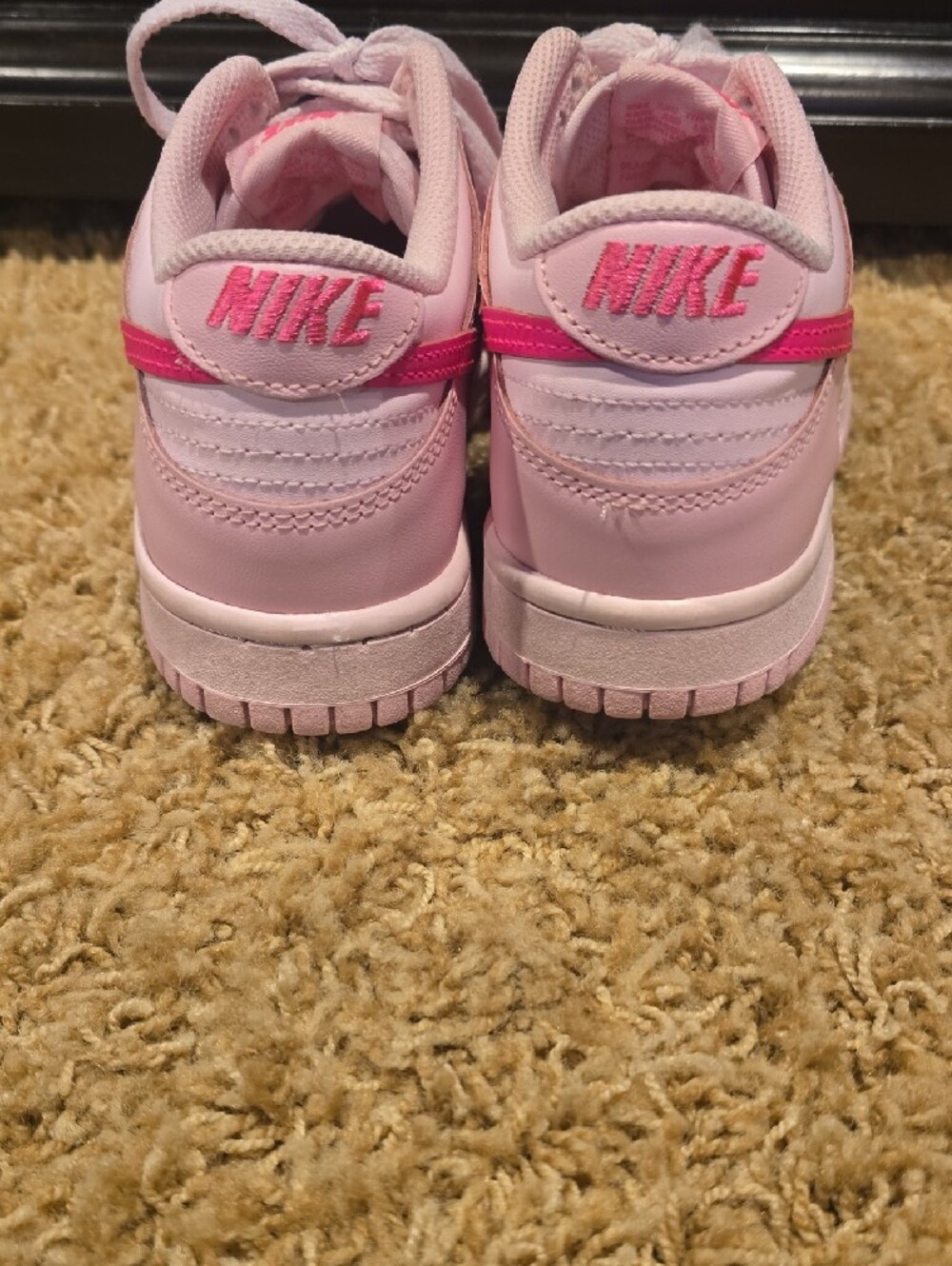 Nike Dunk Low GS Triple Pink - Picture 3 of 5